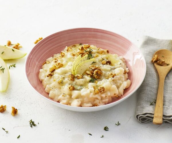 Risotto di pollo con mele e noci