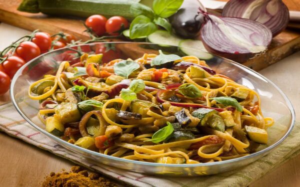 Tagliatelle con verdure di stagione