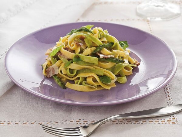Tagliatelle paglia e fieno