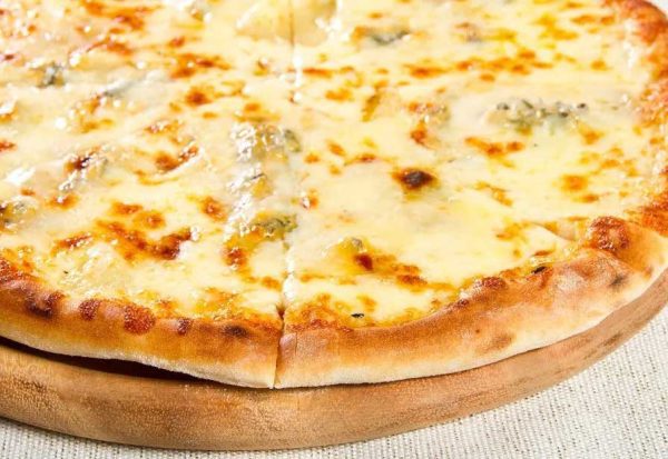 Pizza quattro formaggi speciale